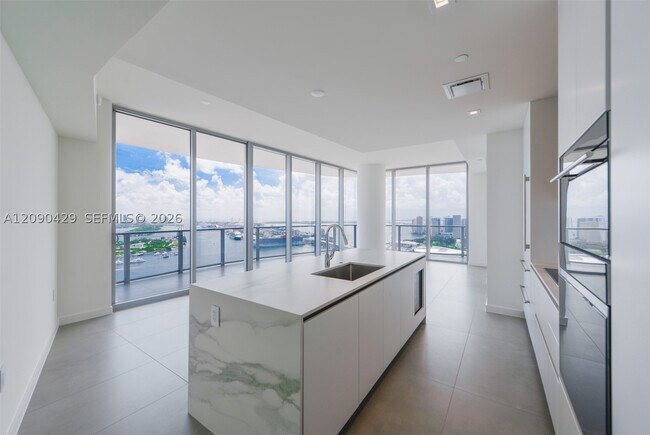 Building Photo - 1400 Biscayne Blvd