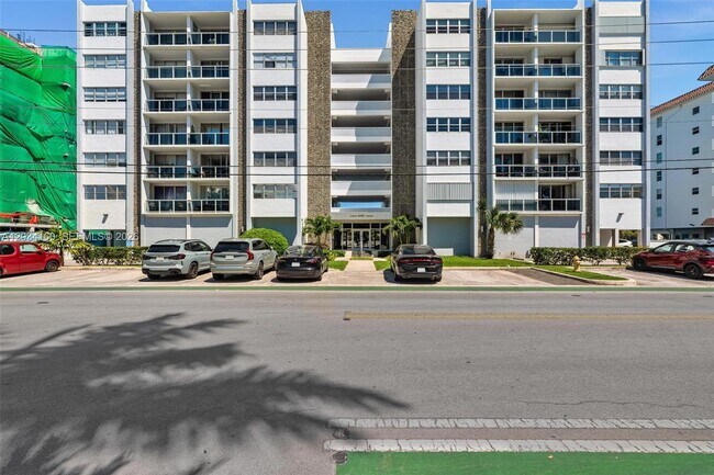 Building Photo - 9381 E Bay Harbor Dr