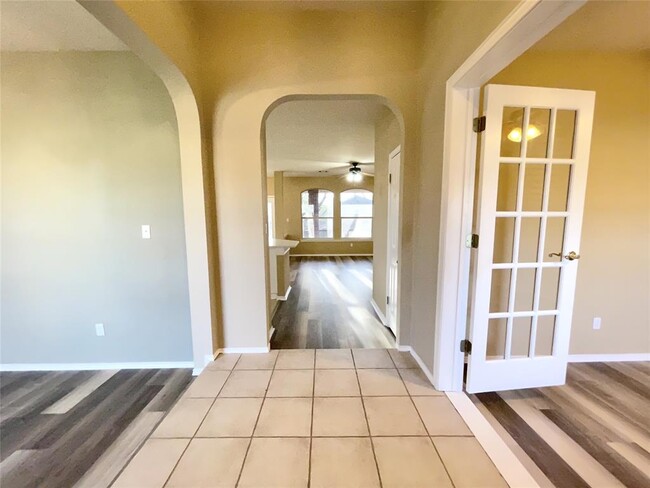 Building Photo - 2219 Speidel Dr