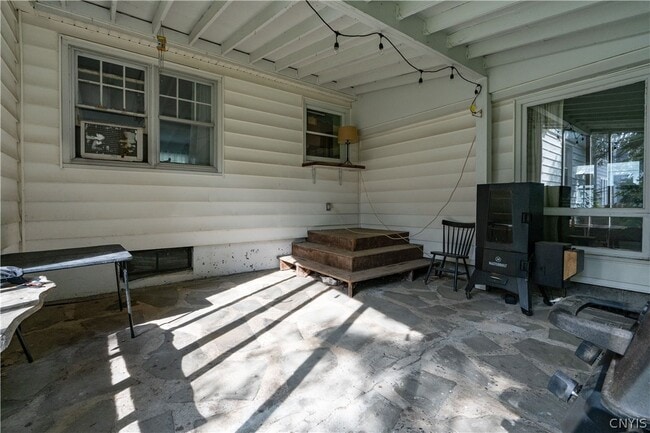 Building Photo - 325 Paddock St