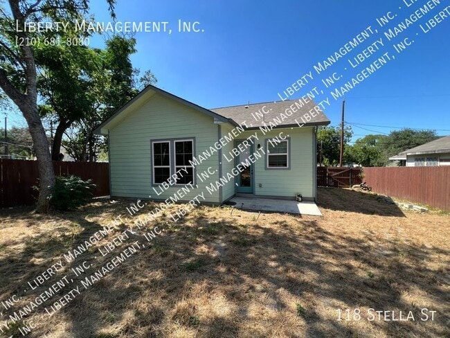 Building Photo - 118 Stella St