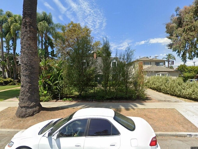 Front of House, beautiful trees for privacy. - 3037 Motor Ave
