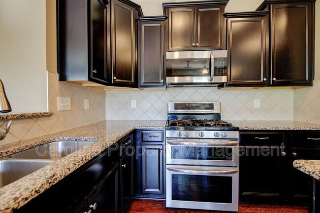 Building Photo - 16125 Hammersmith Farm Dr