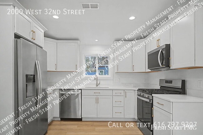 Building Photo - 2000 32nd St