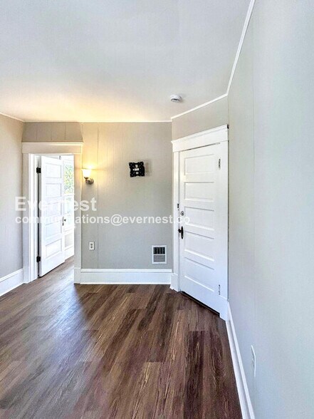 Building Photo - 2216 E 82nd St