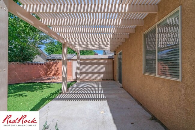 Building Photo - 2 Bedroom and 2 Bathroom Home near Quail C...