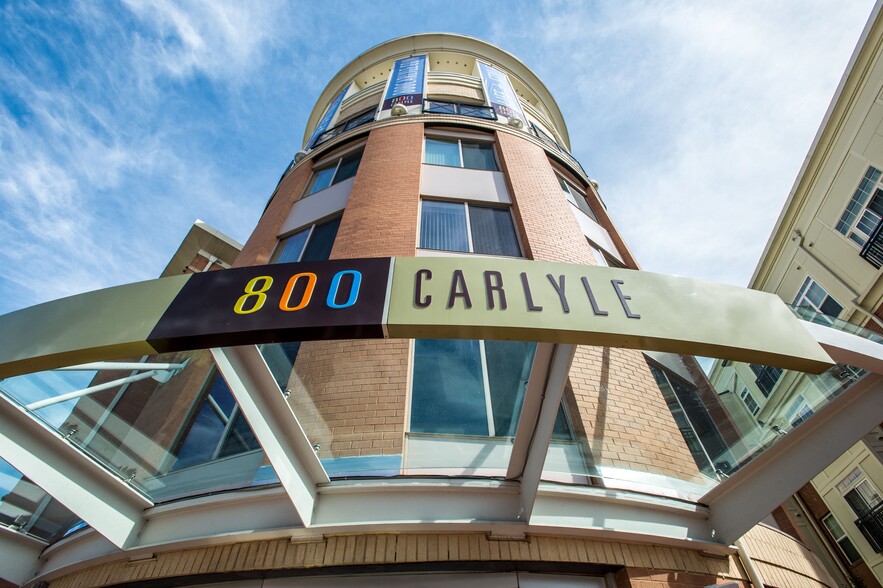 Building Photo - 800 Carlyle