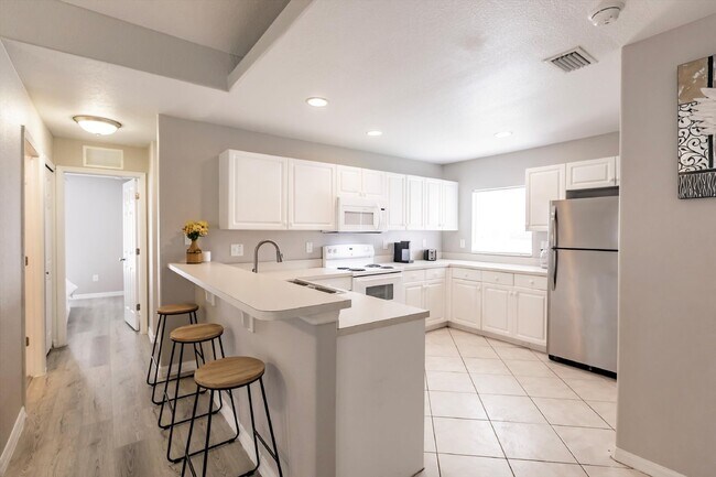 Building Photo - "Charming 3-Bedroom Home with 2 Full Baths and Spacious 2537 Sq Ft in North Port, FL!"