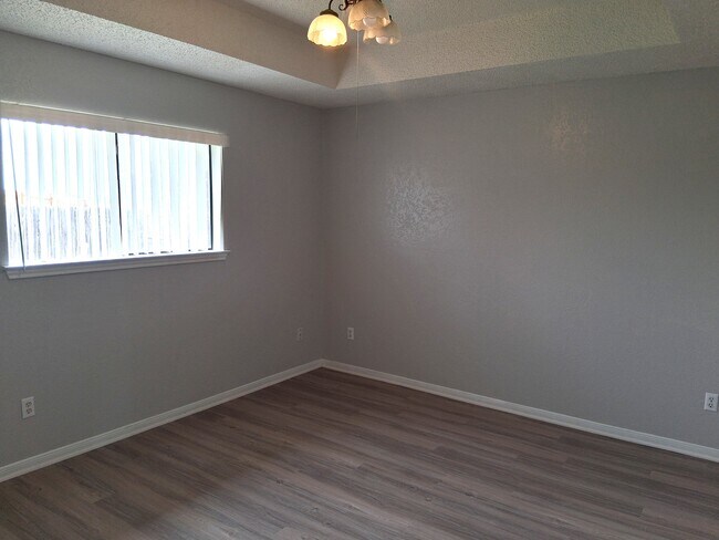 Building Photo - 3801 Riverrock Dr