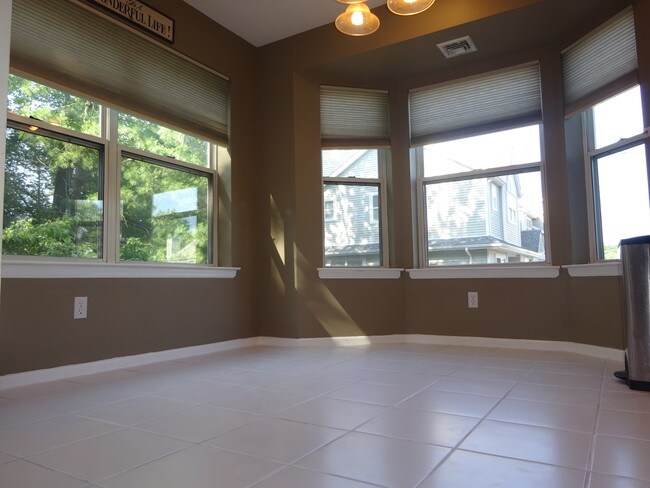 Building Photo - 20 Leeward Ln