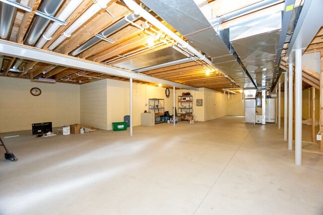 Building Photo - 2373 Canterbury Ln