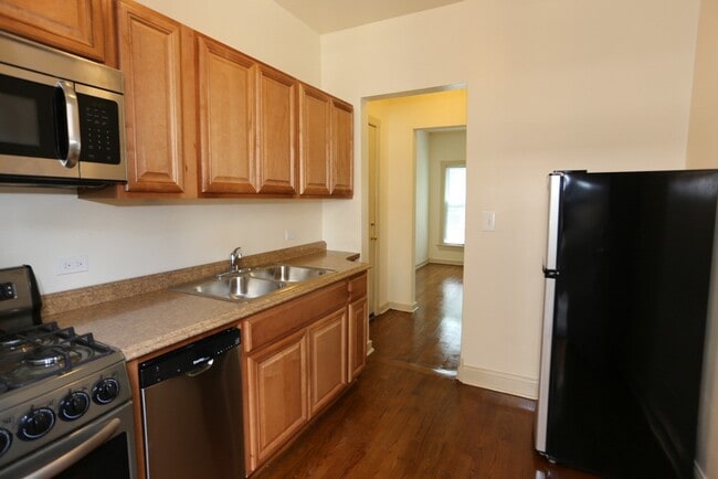 Building Photo - 4712 N Racine Ave