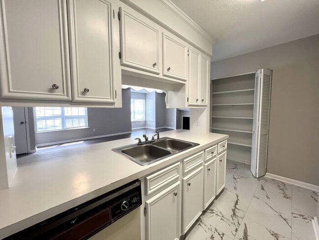 Building Photo - 21A Battery Walk Court