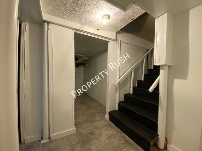 Building Photo - 1503 Pin Oak Dr