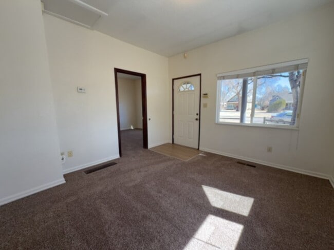 Building Photo - Centrally located one level charmer, located close to the Weidner Field and all that downtown Colora