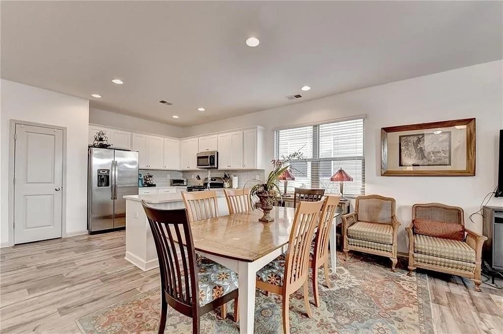 Building Photo - 27 Wesley Way