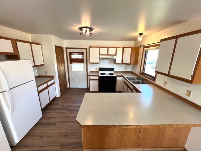 Building Photo - Pet Friendly 2 Bed 1 Bath Single Family Ho...