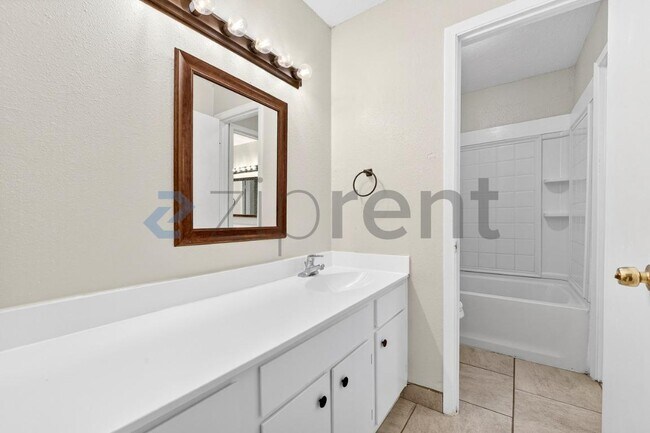 Building Photo - 3225 Crites St