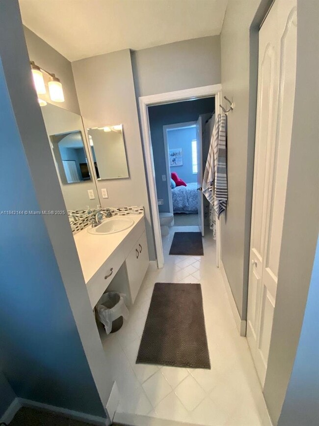 Building Photo - 14141 SW 120th Ct