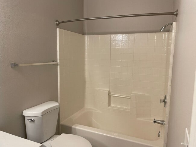 Building Photo - 2 Bedroom Summerlin Condo - Gated community