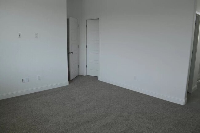 Building Photo - 2447 Quesada Dr