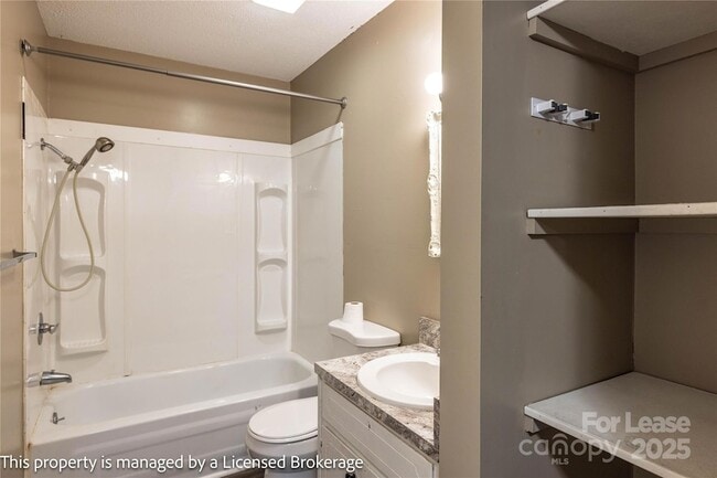 Building Photo - 132 Brentwood Dr