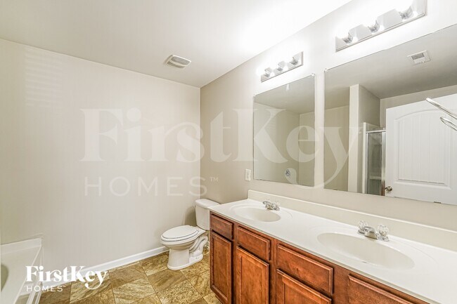 Building Photo - 5069 Bella Ct