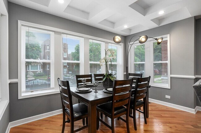 Building Photo - 8128 S King Dr