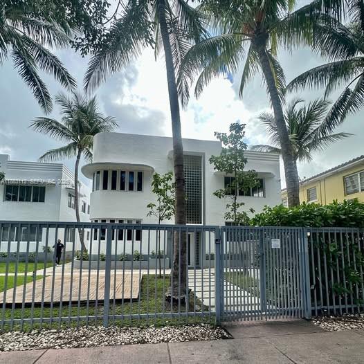 Building Photo - 551 Michigan Ave