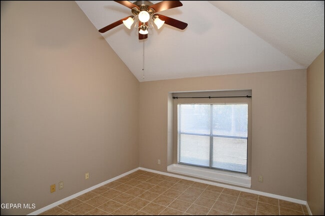 Building Photo - 813 Knorr Pl