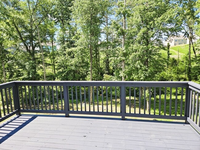 Building Photo - 5 Bedroom / 4 Bath Single Family Home
