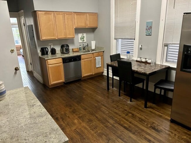 Building Photo - 2 bedroom in Chicago IL 60614