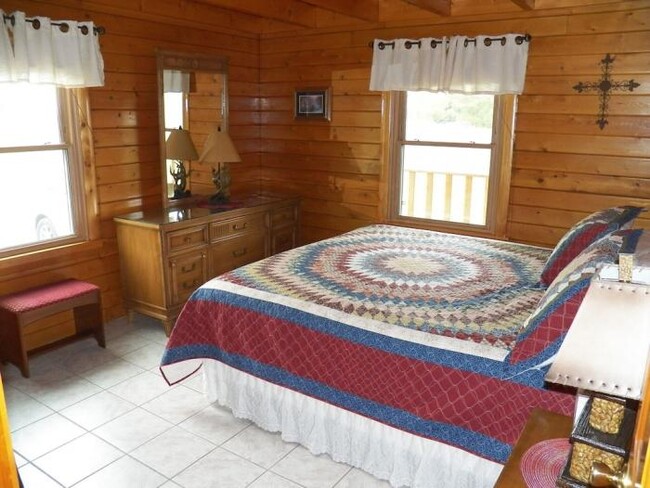Building Photo - 3 bedroom in Waterville NY 13480