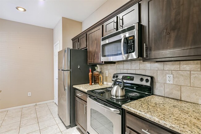 Building Photo - 2255 Braeswood Park Dr