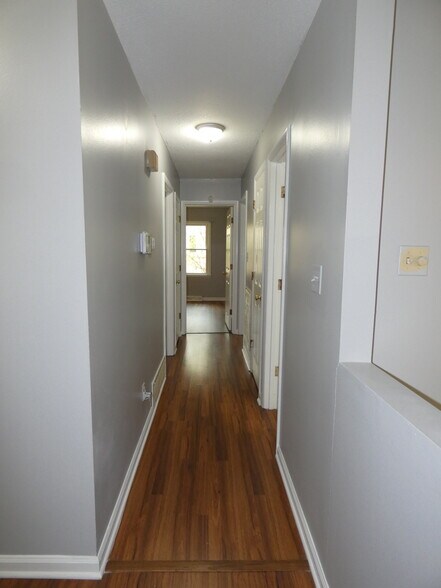 Building Photo - 5800 Meadowbrook Rd
