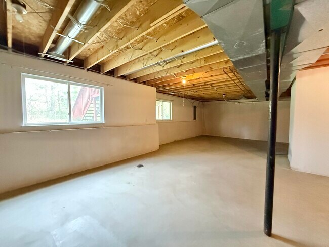 Building Photo - 2636 Shefman Terrace