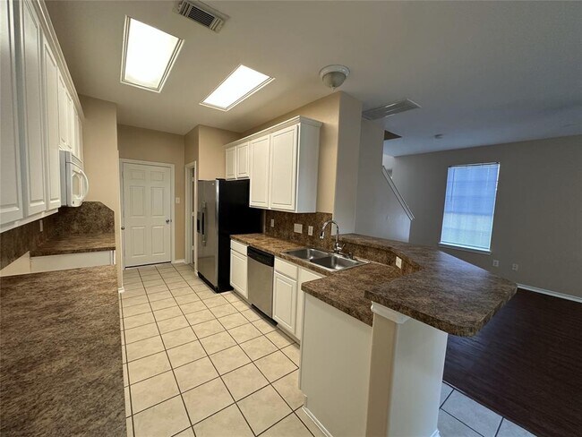 Building Photo - 475 Folk Crest Ln