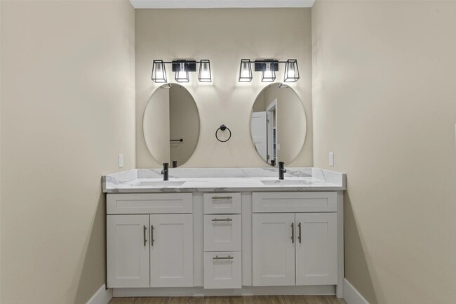 Building Photo - 5424 Delmar Blvd