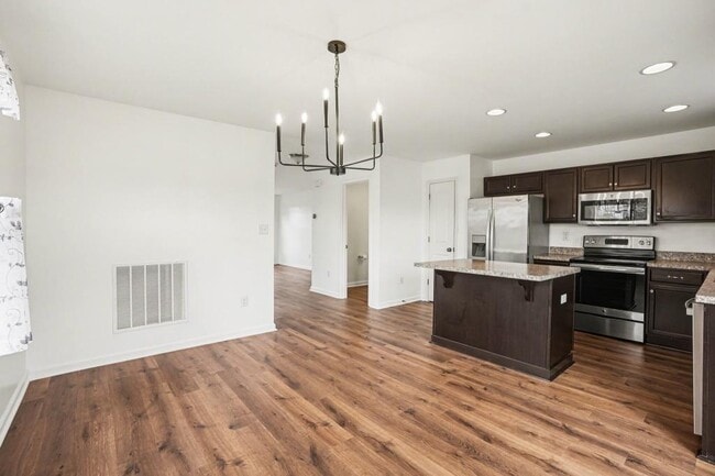 Building Photo - 700 Admiral's Quay Dr