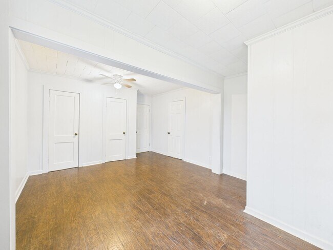 Building Photo - 9123 Cameron St