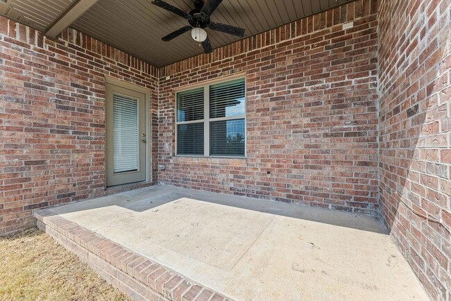 Building Photo - 770 Fontana St