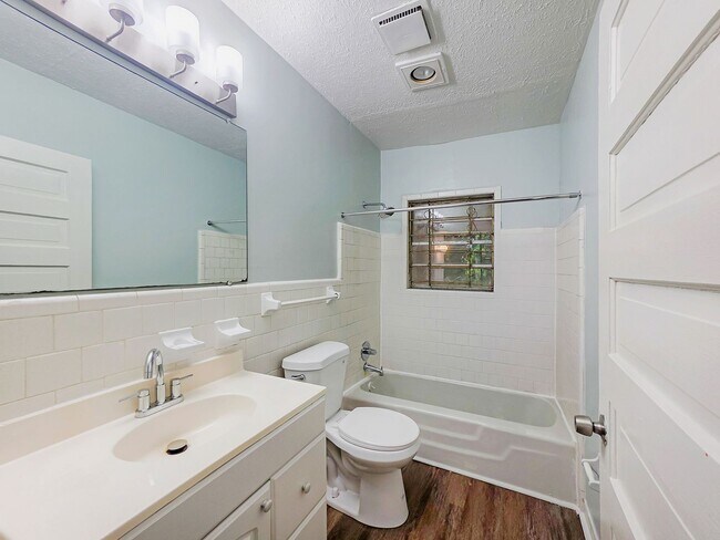 Building Photo - 1111 Lawton Pl SW