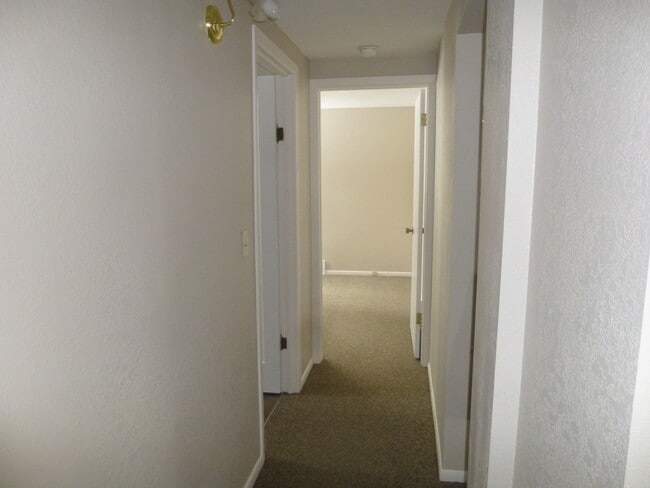 Building Photo - Great 3 bedroom, 2 bath home