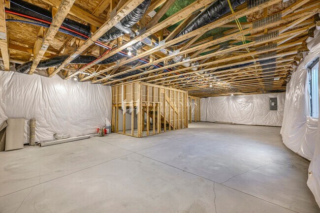 Building Photo - Walk-Out Ranch