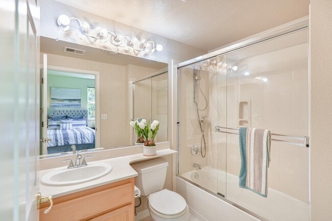 Building Photo - 38740 Tyson Ln