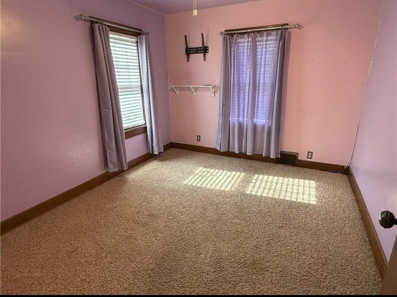 Building Photo - 607 W Saint Anthony Ave