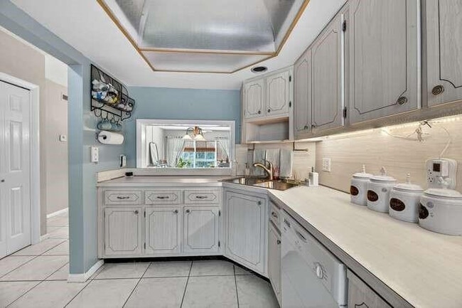 Building Photo - 1200 SW 12th Ave