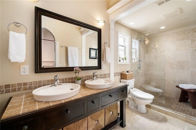 Building Photo - 3bd/2ba House w/ Two Car Garage and CLOSE to Laguna Middle School