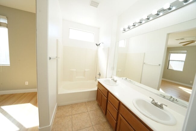 Building Photo - SHOWINGS AVAILABLE NOW