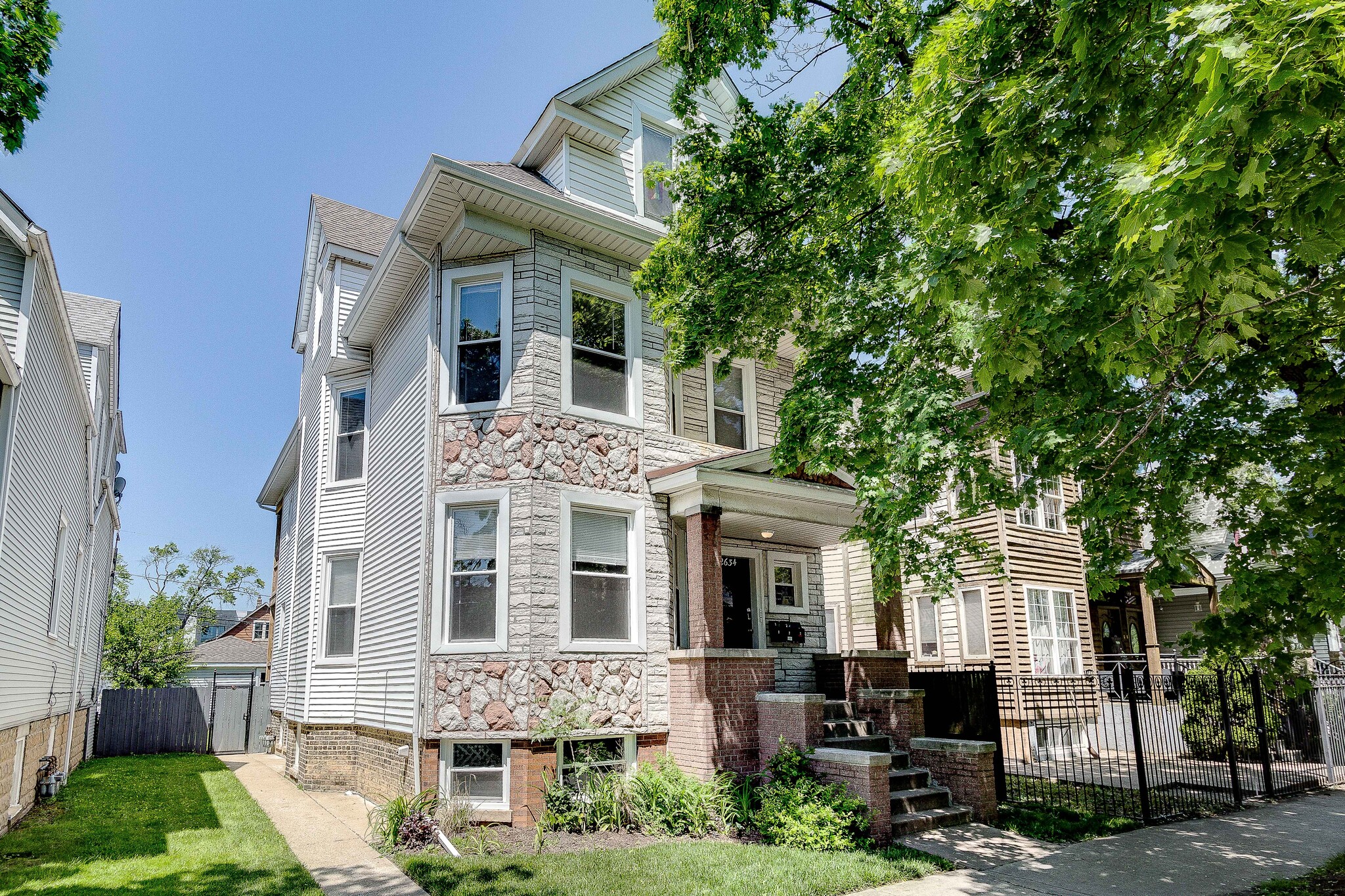 Front - 2634 N Lawndale Ave